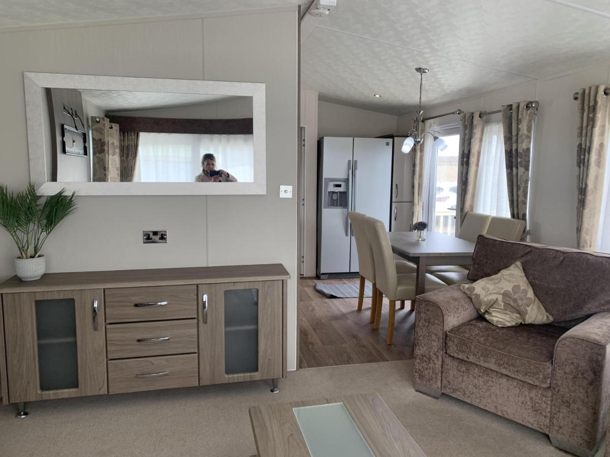 Beautiful 6 Berth Caravan By The Beach In Suffolk Ref 40076Nd Lowestoft Eksteriør billede