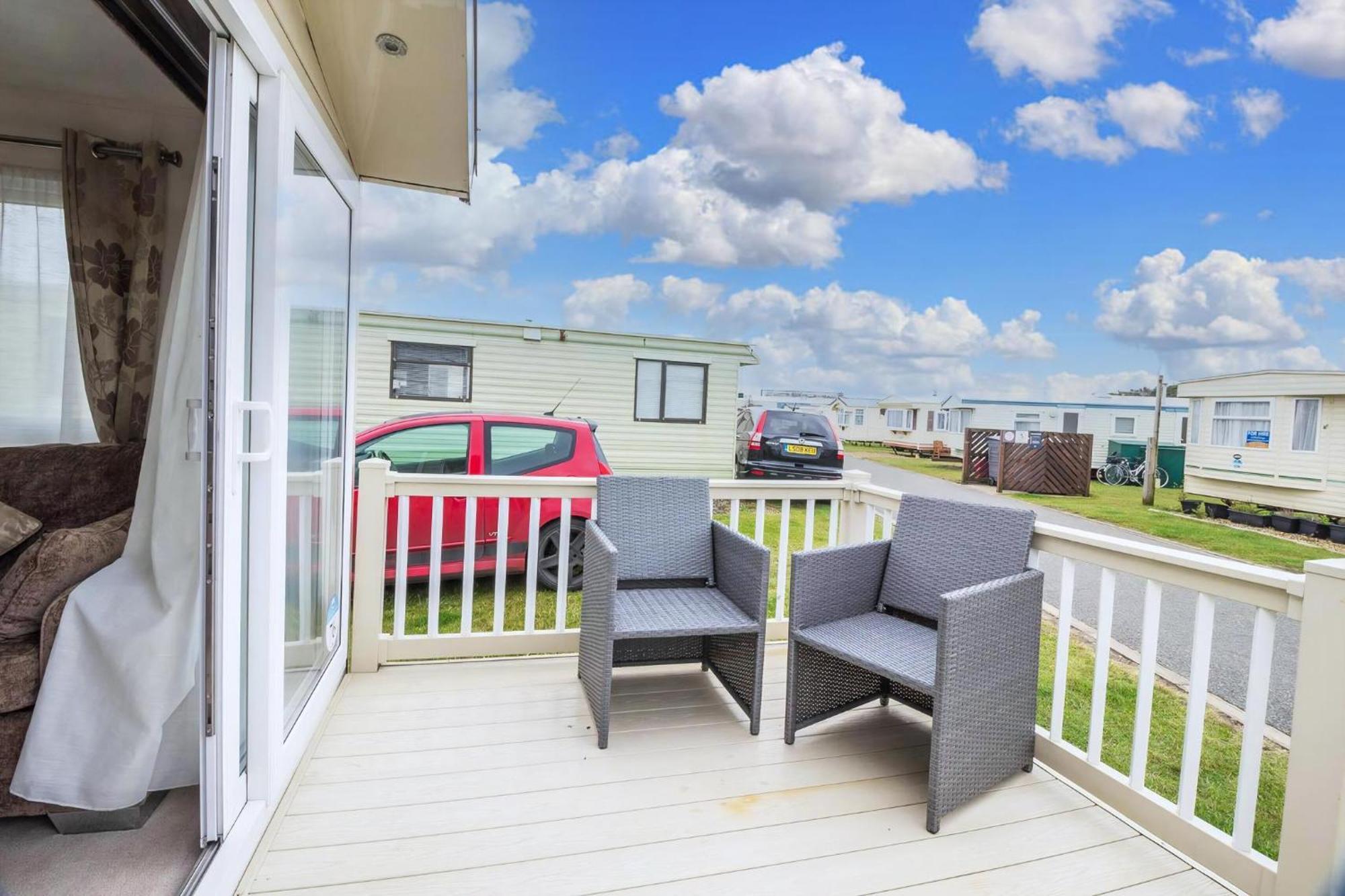 Beautiful 6 Berth Caravan By The Beach In Suffolk Ref 40076Nd Lowestoft Eksteriør billede