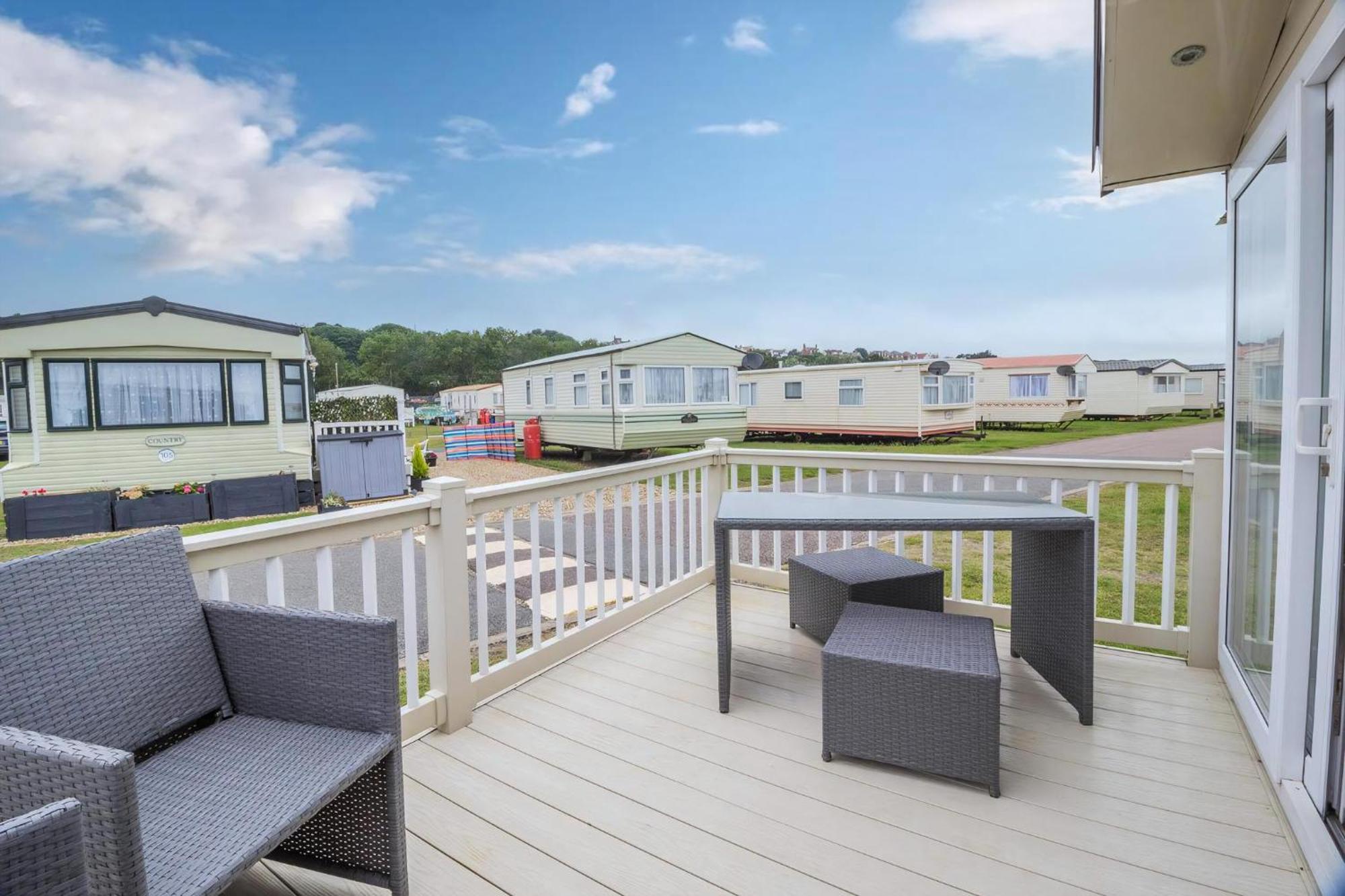 Beautiful 6 Berth Caravan By The Beach In Suffolk Ref 40076Nd Lowestoft Eksteriør billede