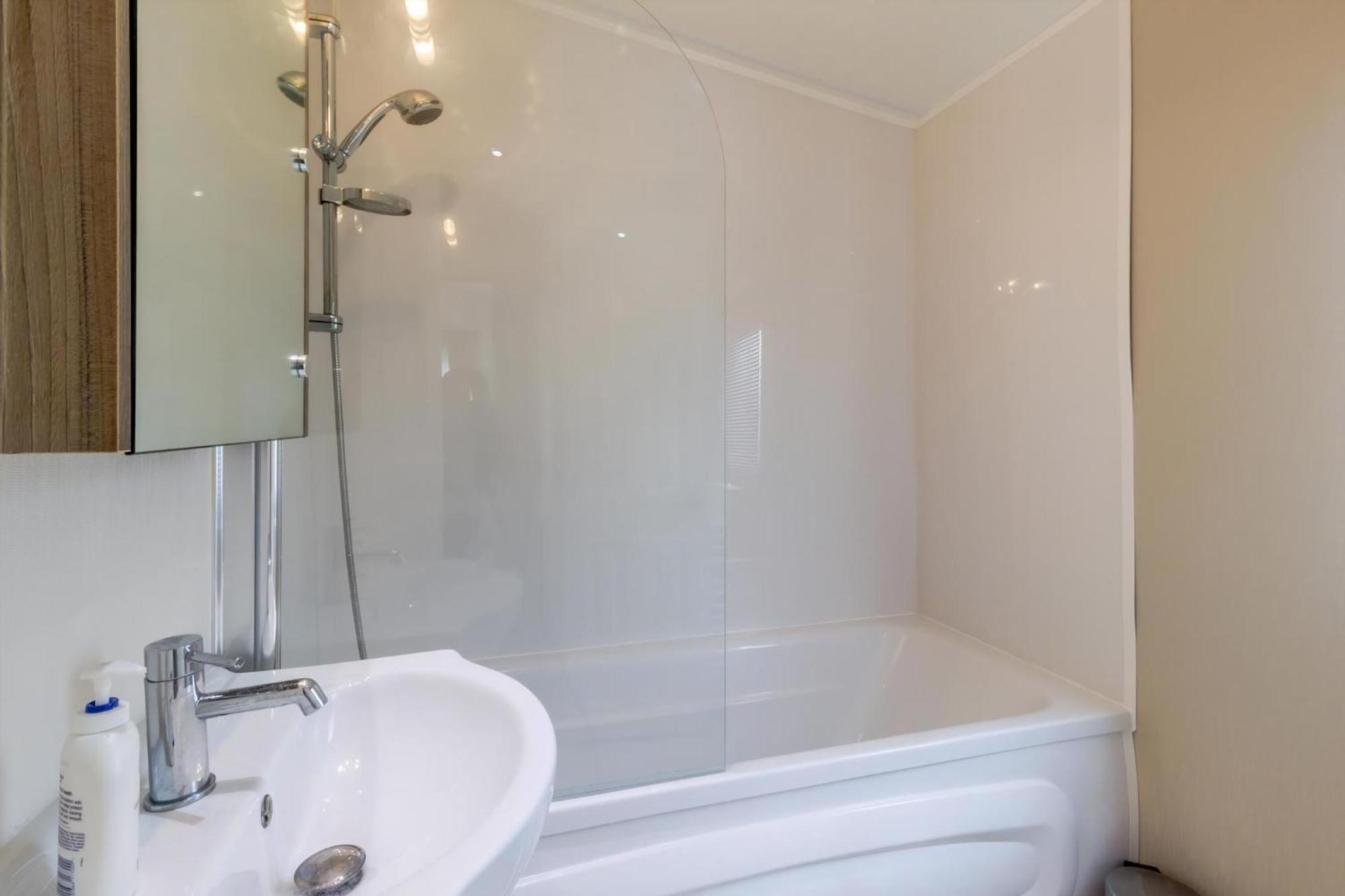 Beautiful 6 Berth Caravan By The Beach In Suffolk Ref 40076Nd Lowestoft Eksteriør billede