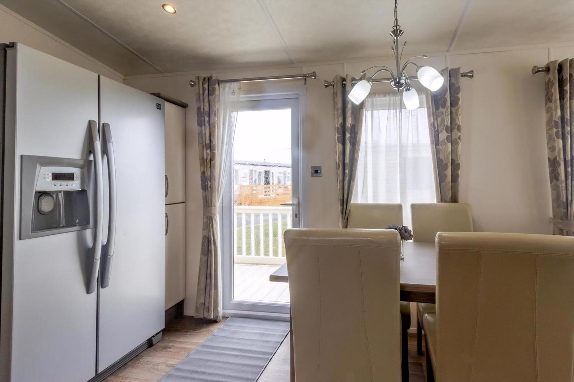 Beautiful 6 Berth Caravan By The Beach In Suffolk Ref 40076Nd Lowestoft Eksteriør billede