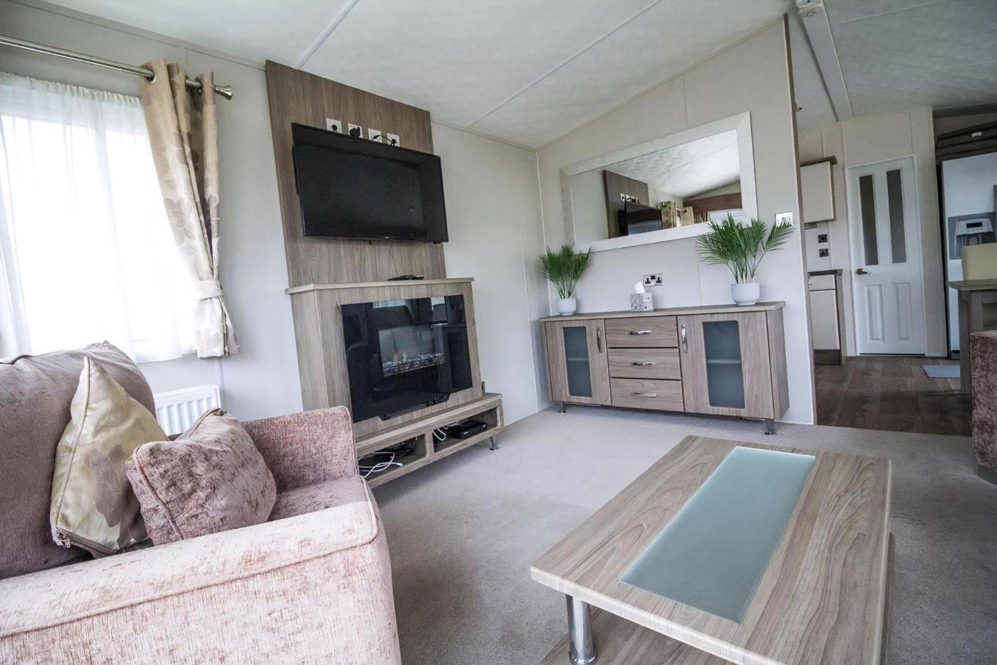 Beautiful 6 Berth Caravan By The Beach In Suffolk Ref 40076Nd Lowestoft Eksteriør billede