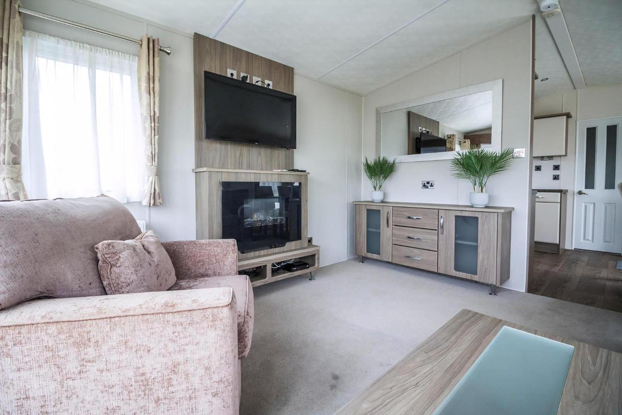 Beautiful 6 Berth Caravan By The Beach In Suffolk Ref 40076Nd Lowestoft Eksteriør billede